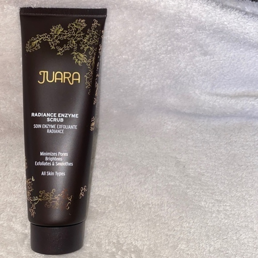 Juara | Radiance Enzyme Scrub -